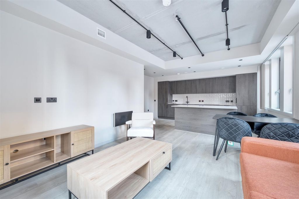 Property photo 3 of 12 1394466-8-695B8Ecd2B218.Jpg