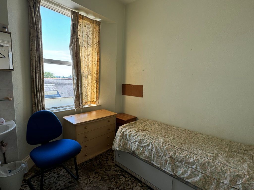 Property photo 2 of 6 Bathroom