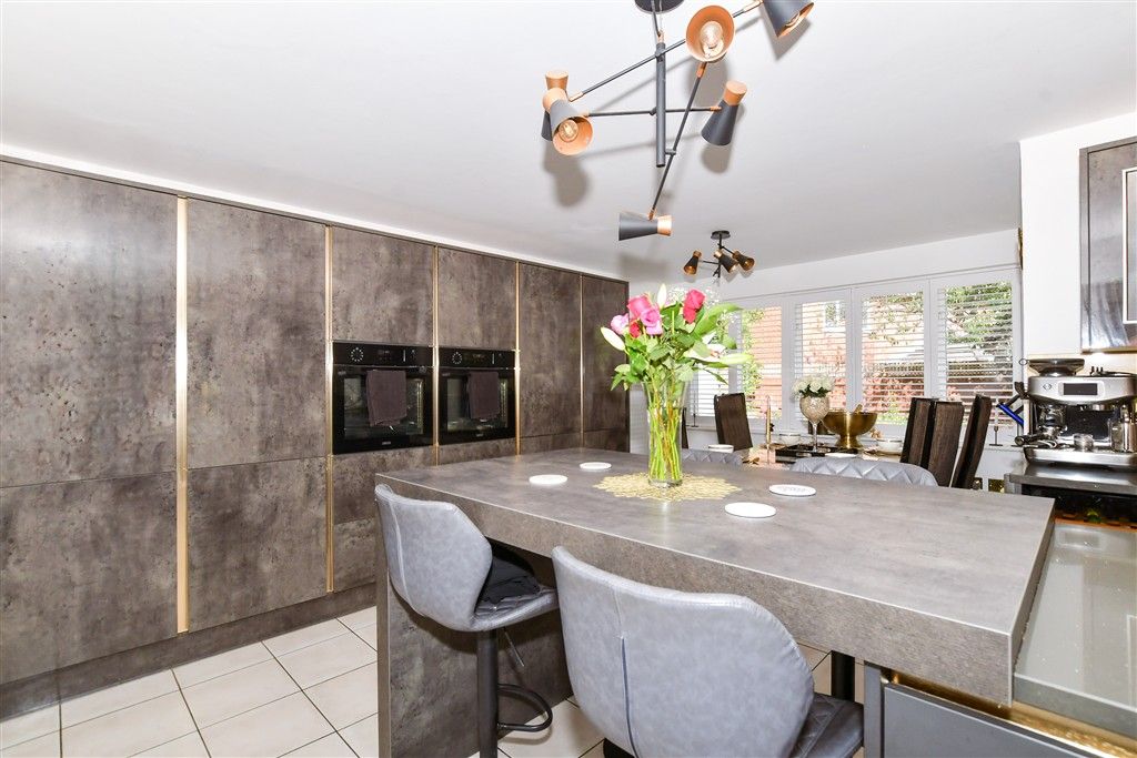 Property photo 3 of 17 Kitchen/Breakfast Room
