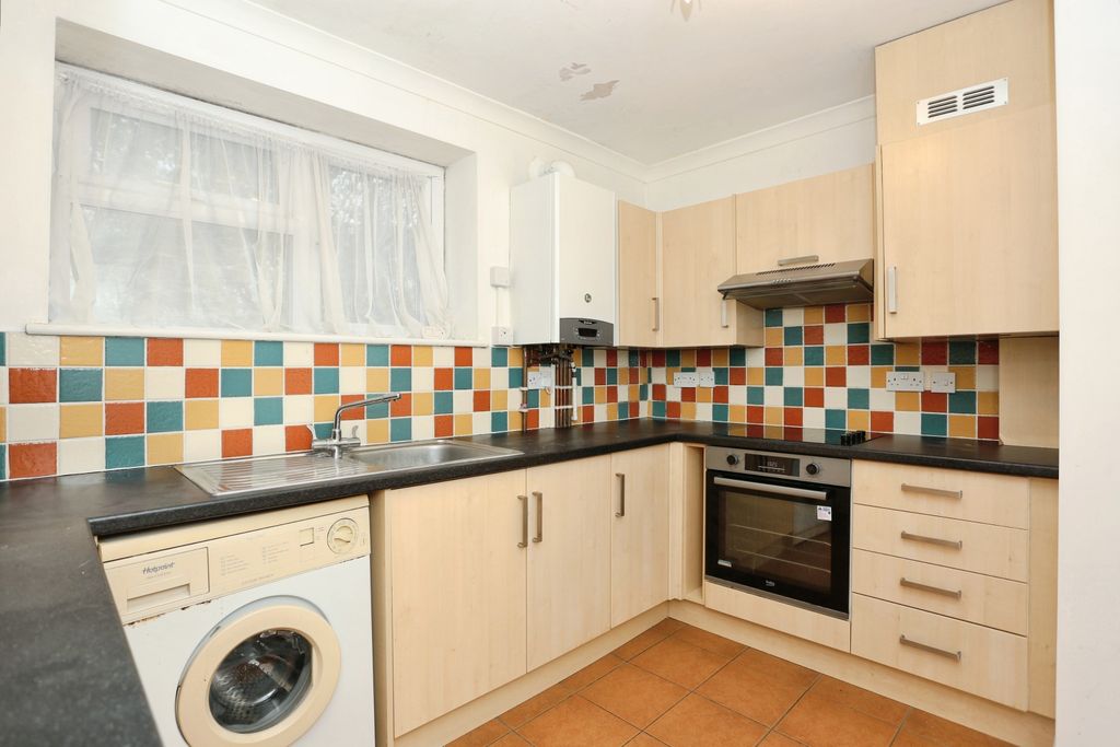 Property photo 1 of 10 Kitchen