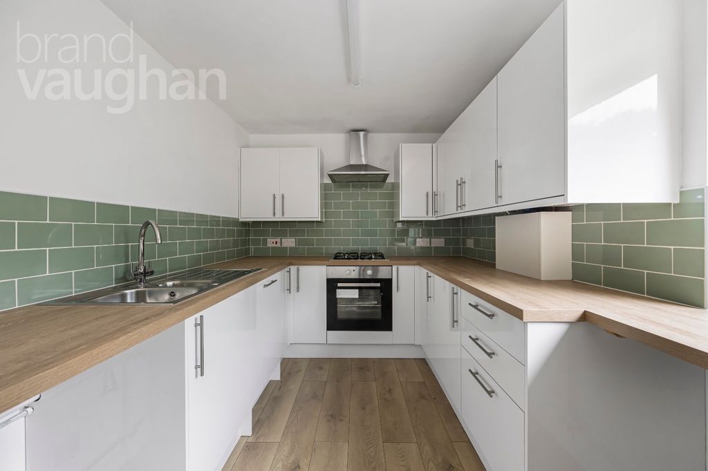 Property photo 1 of 18 Picture No. 12