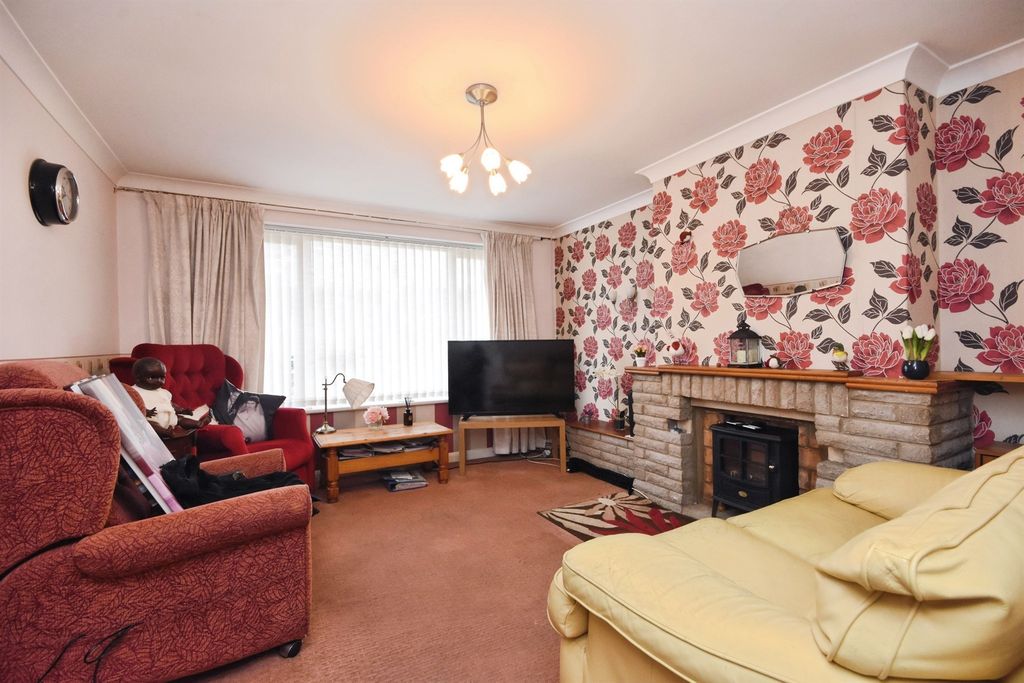 Property photo 3 of 18
