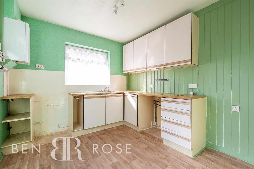 Property photo 3 of 22 Kitchen