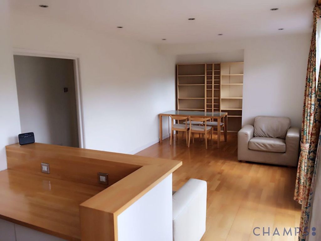 Property photo 1 of 11 2 Bedroom Apartment