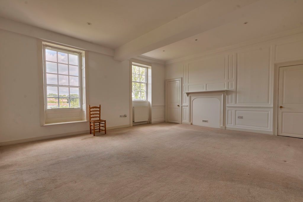 Property photo 2 of 16 Living Space