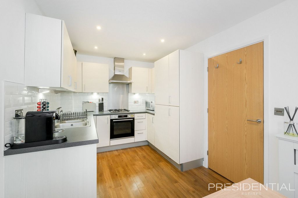 Property photo 2 of 34