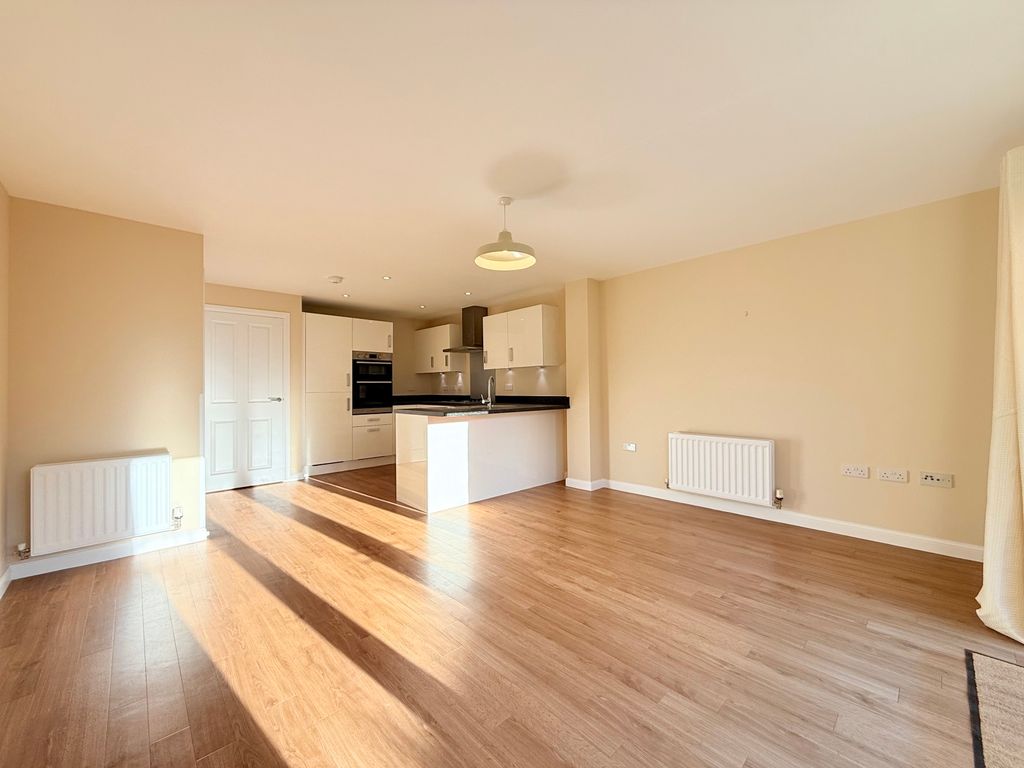 Property photo 2 of 17 Lounge