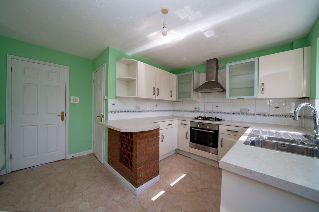 Property photo 3 of 19