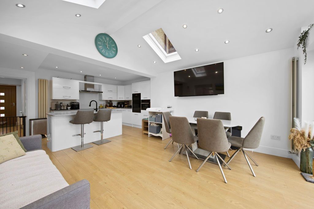 Property photo 3 of 32 Dining Area