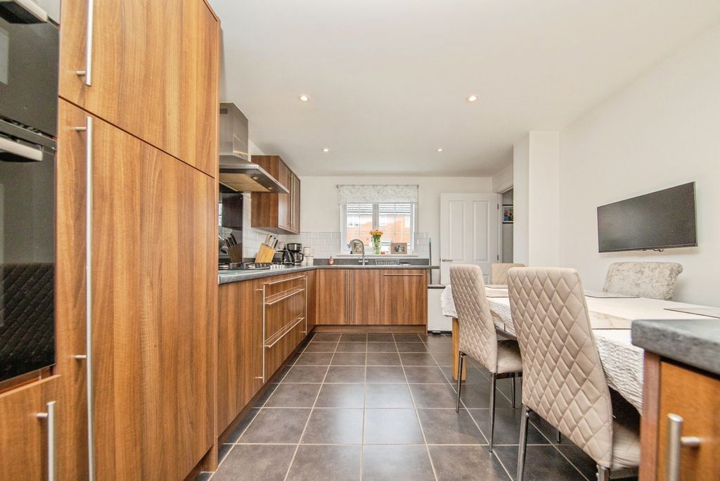 Property photo 2 of 20 Pbox-Img.Jpg