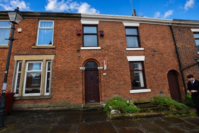 Property photo 1 of 19 External