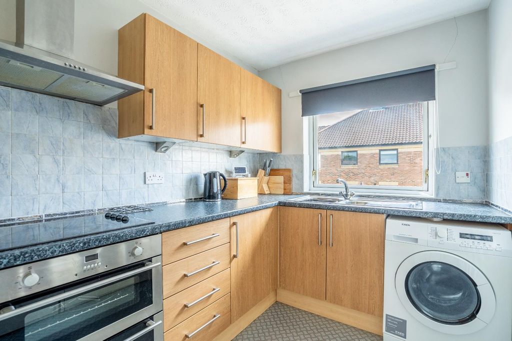 Property photo 3 of 11 Kitchen