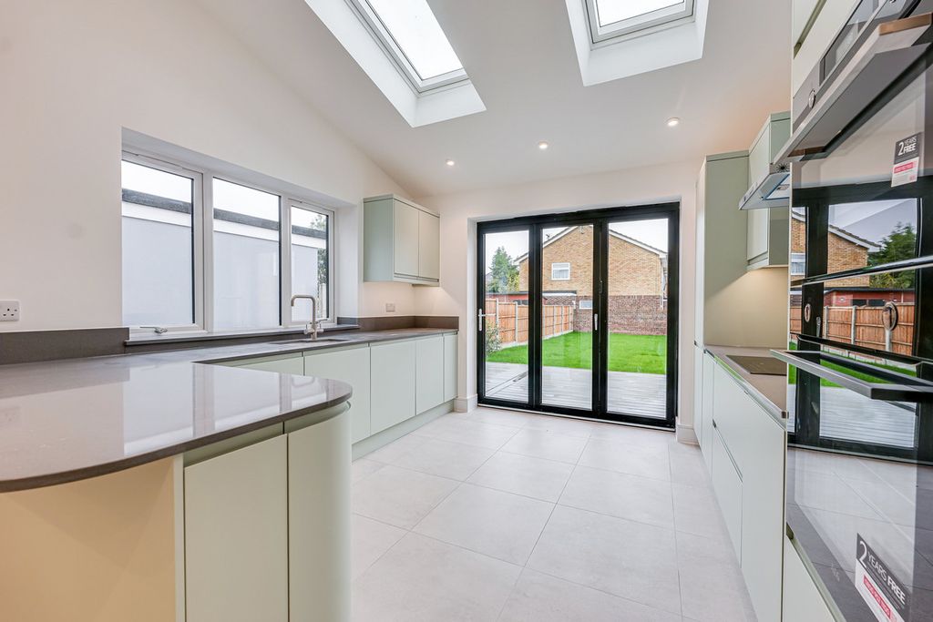 Property photo 2 of 27