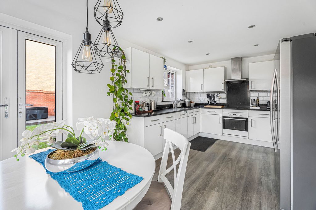 Property photo 2 of 26