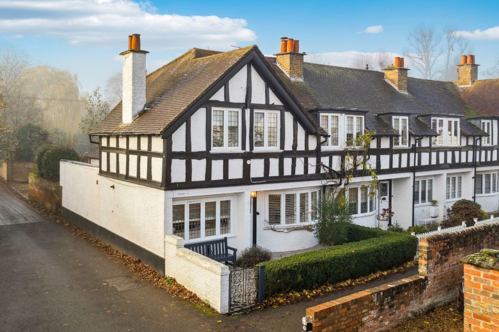 Property photo 1 of 17