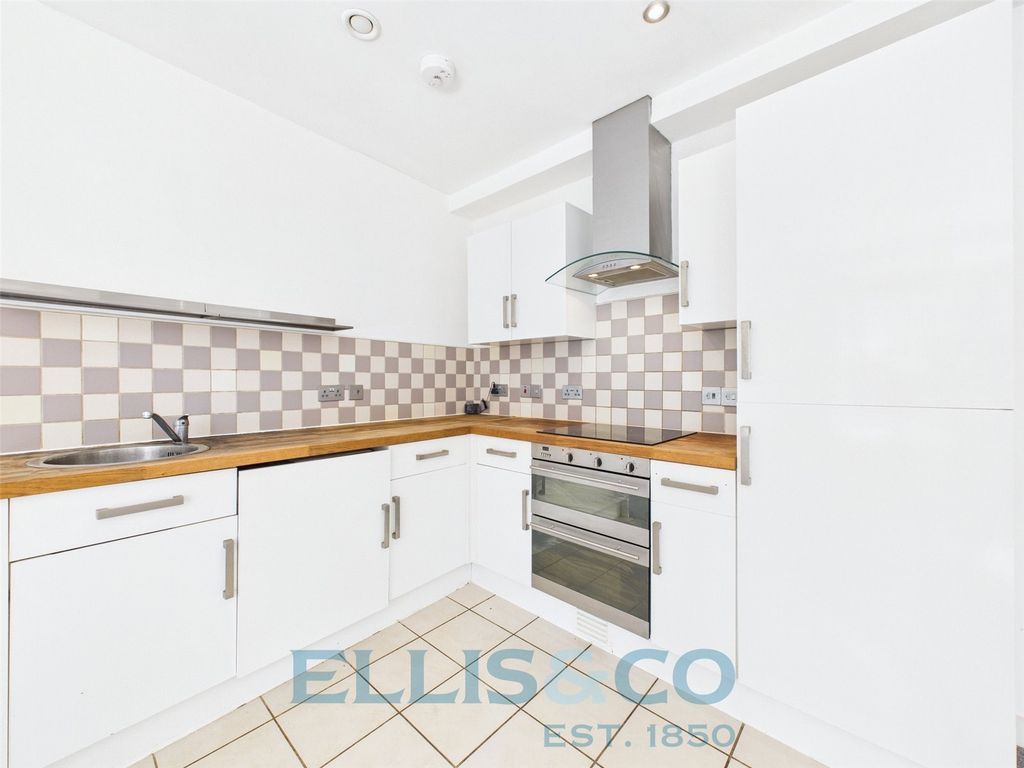 Property photo 2 of 9 Picture No. 26