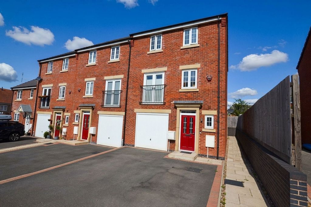 Property photo 1 of 32