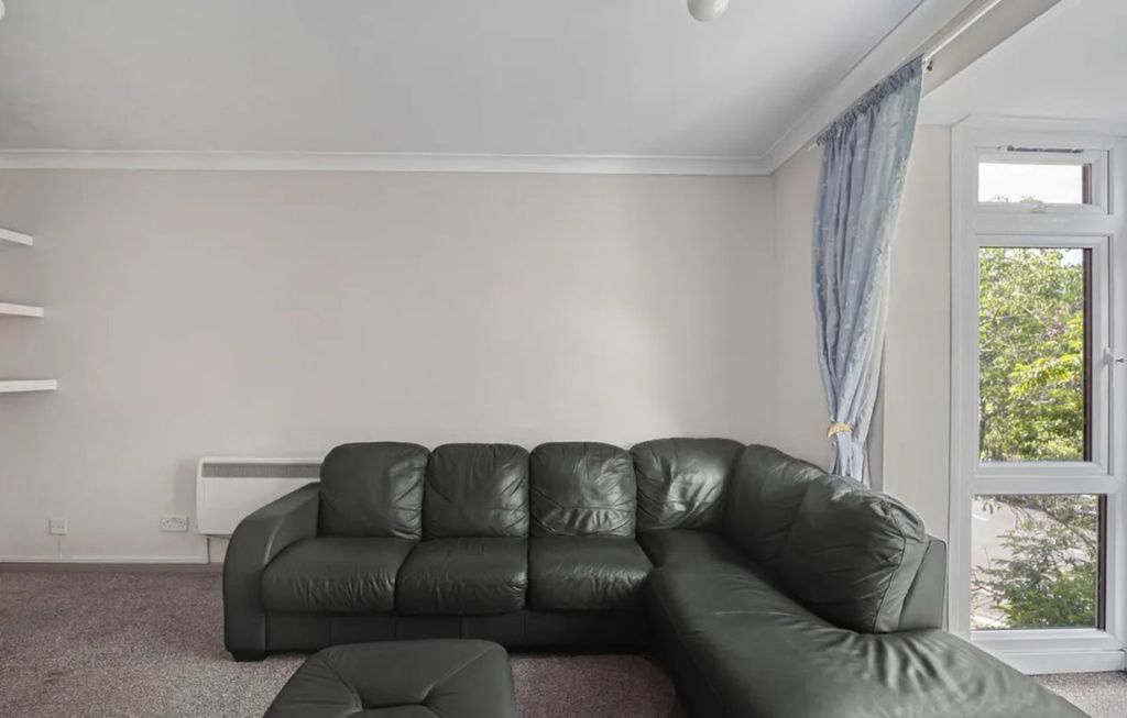 Property photo 3 of 23