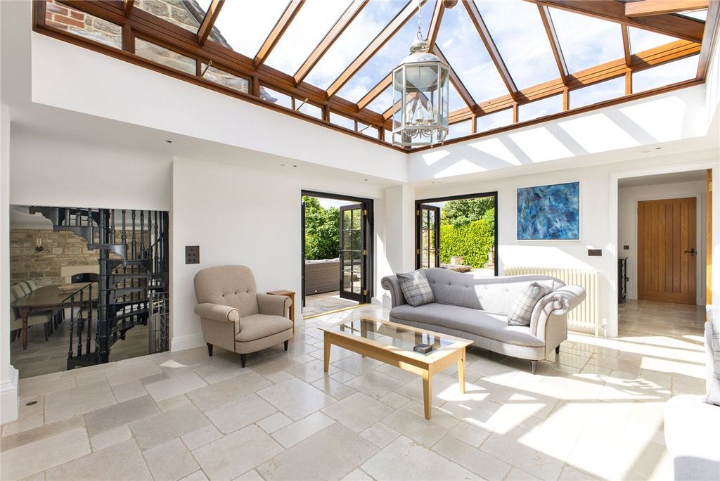 Property photo 3 of 40 Orangery
