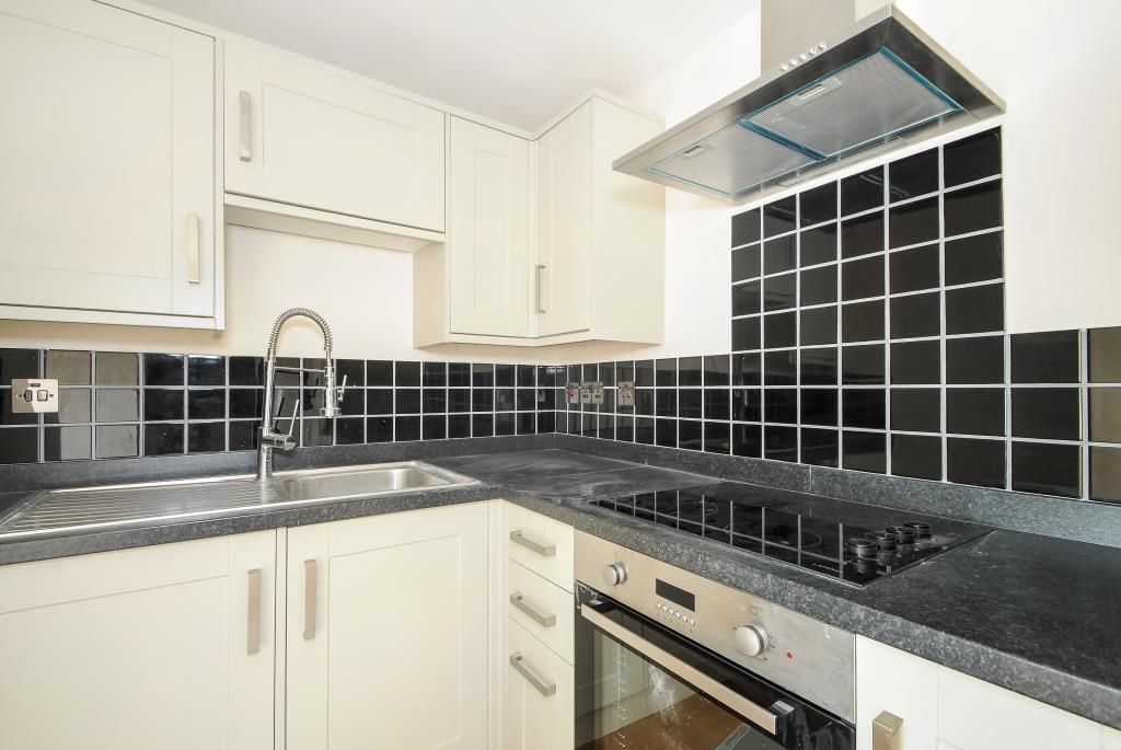 Property photo 3 of 9 Kitchen