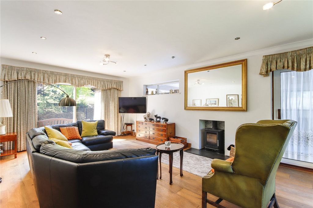 Property photo 2 of 19 Sitting Room