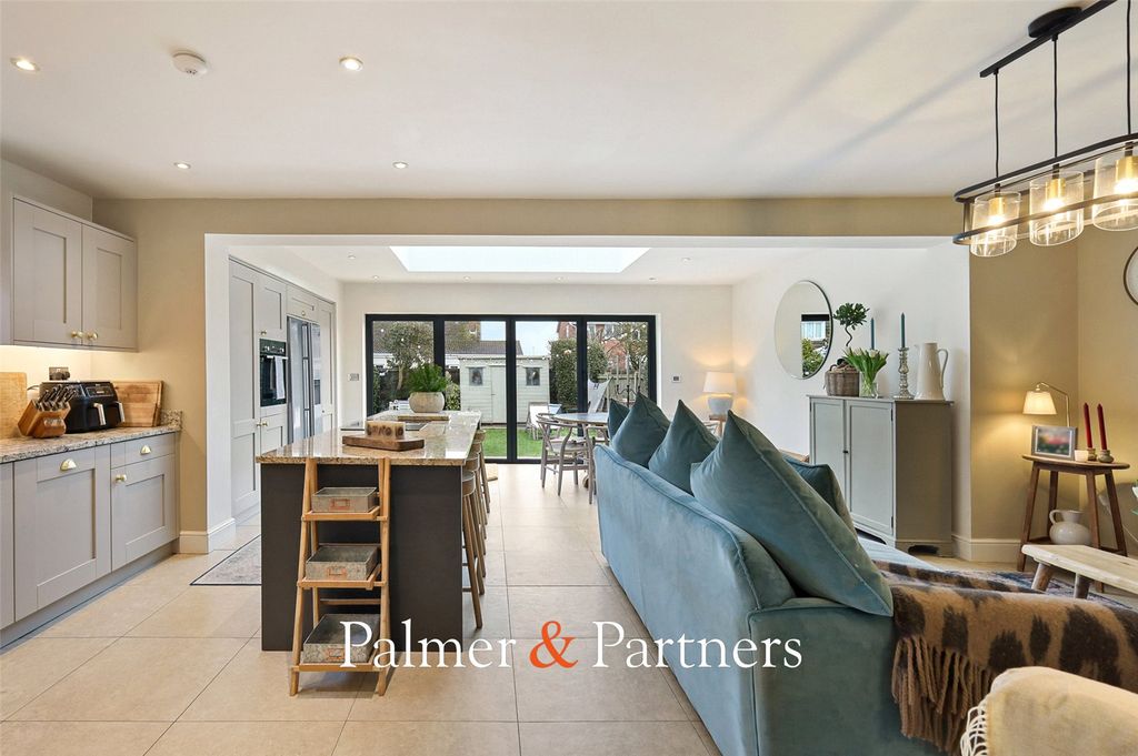 Property photo 2 of 23 Picture No. 11