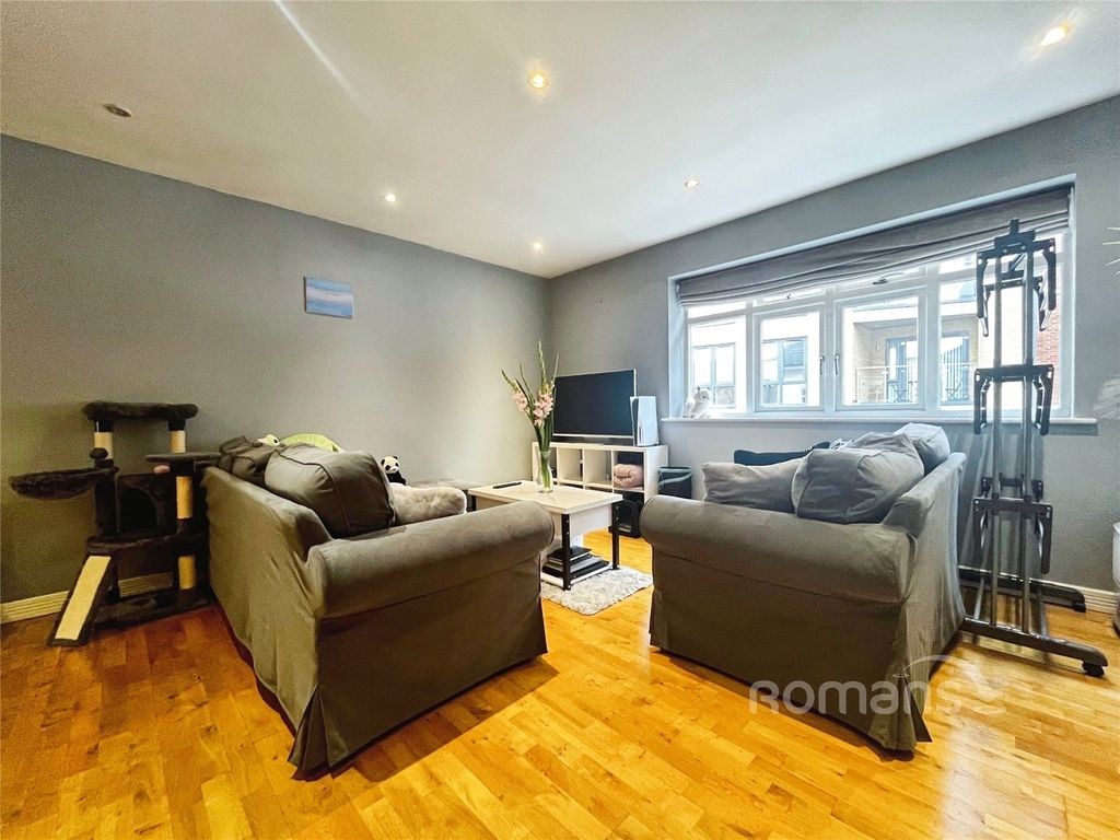 Property photo 2 of 11 Picture No. 27