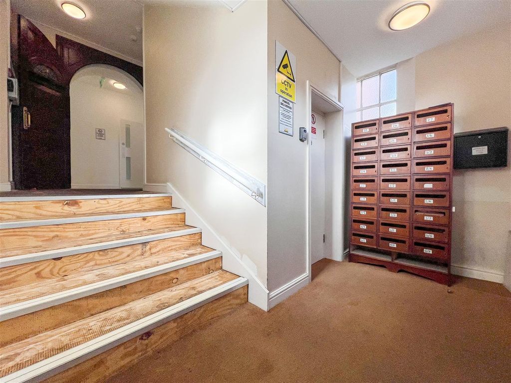 Property photo 2 of 17 Communal Entrance