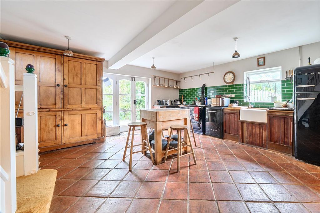 Property photo 2 of 26