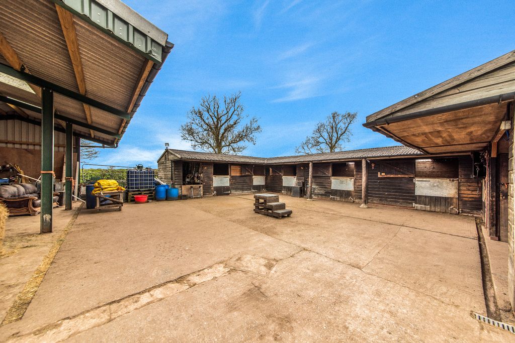 Property photo 3 of 18