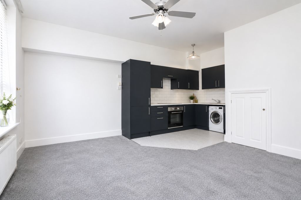 Property photo 2 of 11 Modern Open-Plan Living Kitchen With Washing Machi