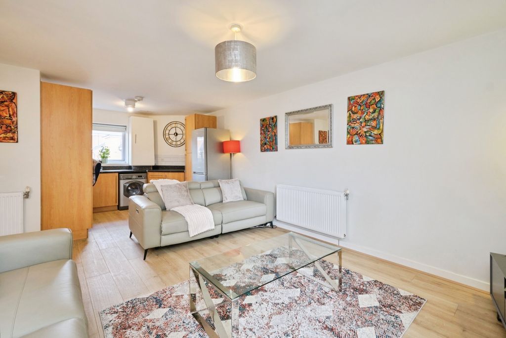Property photo 3 of 21 Pbox-Img.Jpg