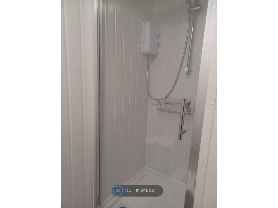 Property photo 1 of 8 Bathroom