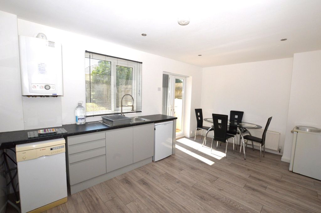 Property photo 3 of 13 3 - Picture No. 24