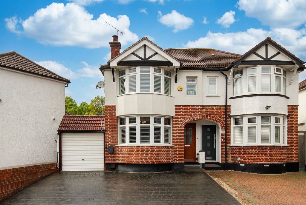 Property photo 2 of 10 External