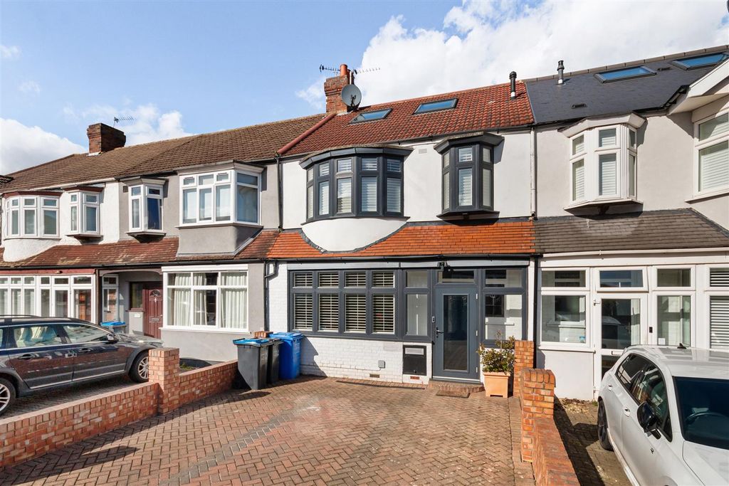 Property photo 1 of 15 External