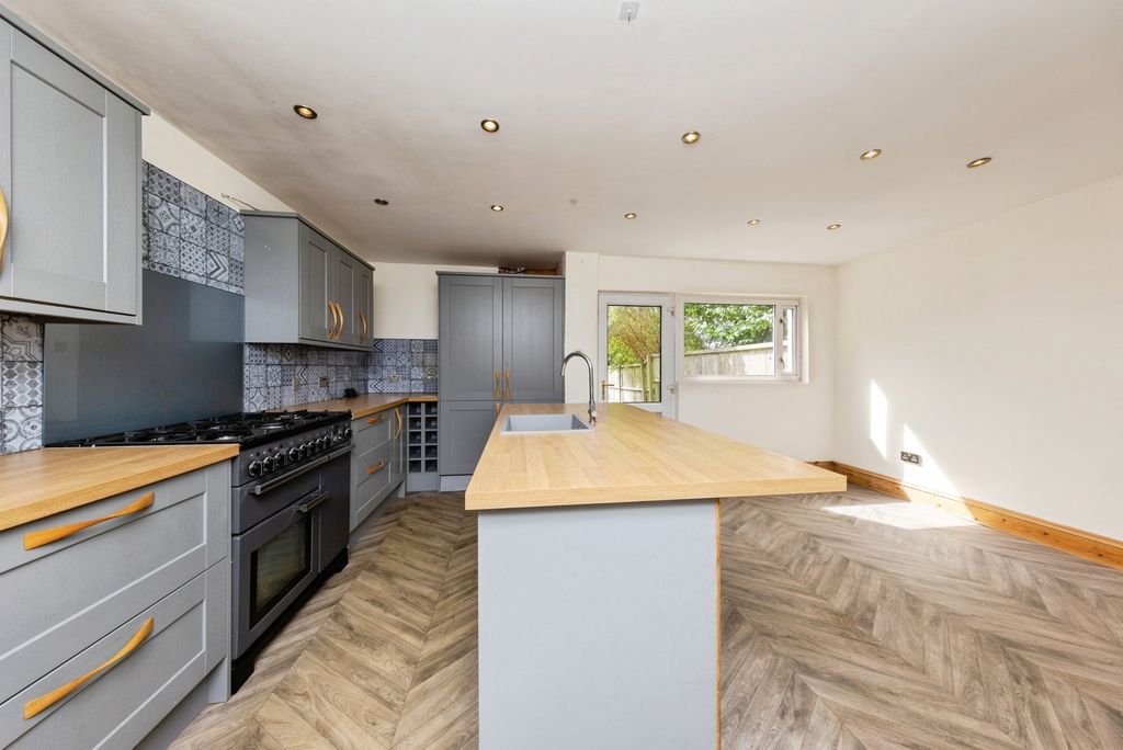 Property photo 2 of 19 Pbox-Img.Jpg