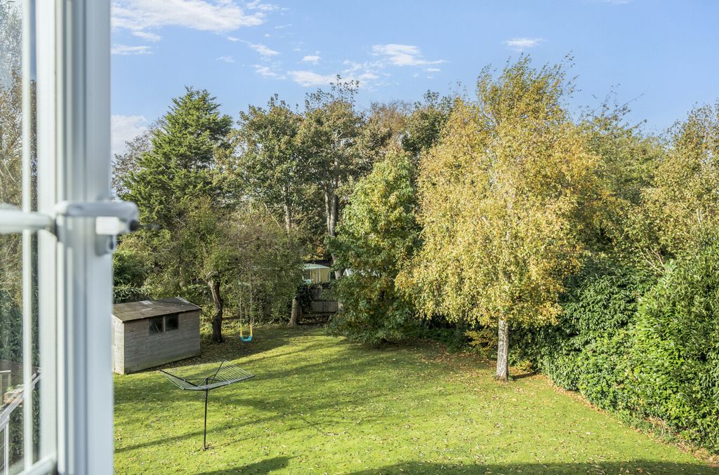 Property photo 2 of 25