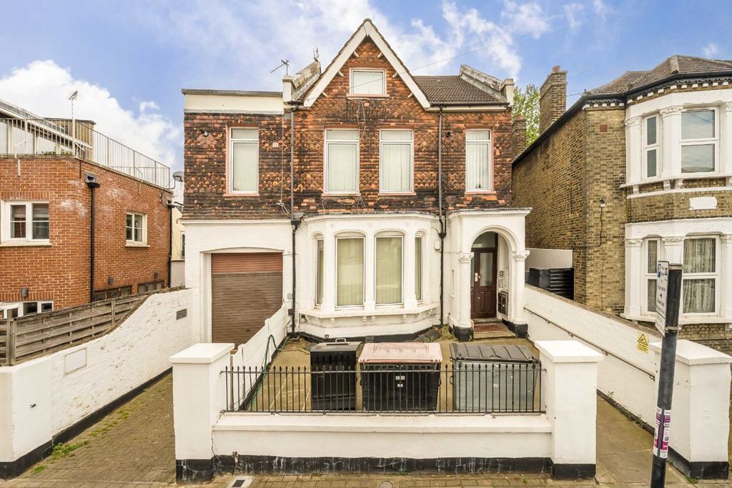 Property photo 1 of 3