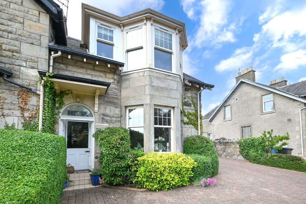 Property photo 3 of 51