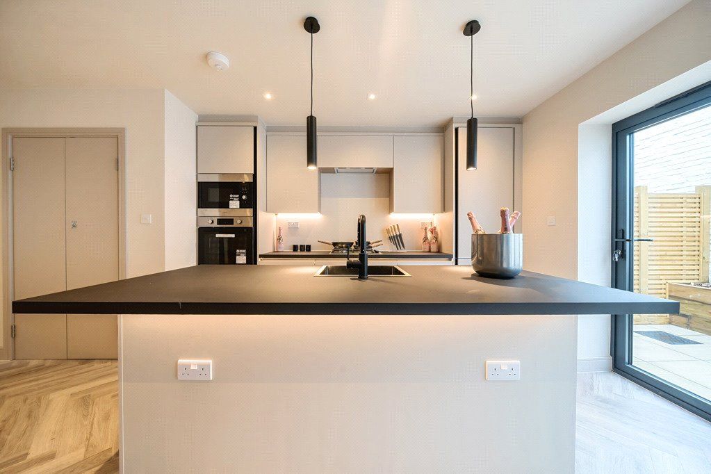Property photo 3 of 19 Kitchen