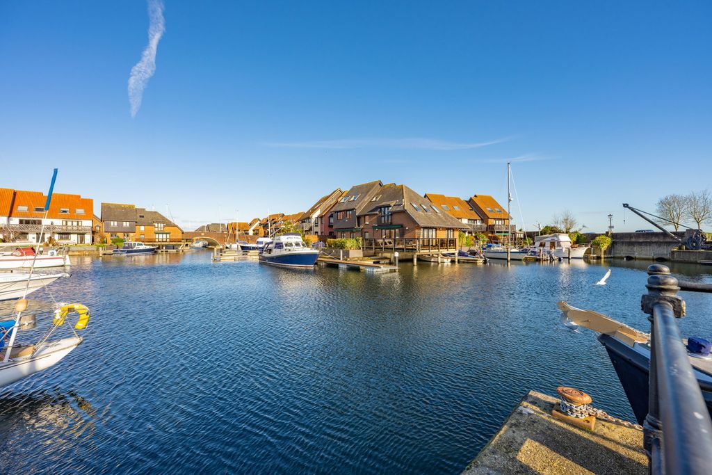 Property photo 3 of 11