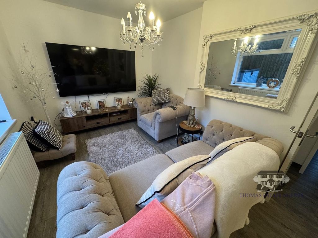 Property photo 2 of 9 Lounge