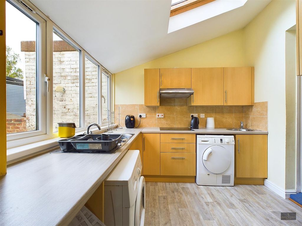 Property photo 3 of 12 Cam02887G0-Pr0246-Still004.Jpg