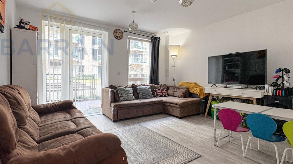 Property photo 1 of 16 Shipbuilding Way, London, E13 For Sale By Barrain London In Upton Park