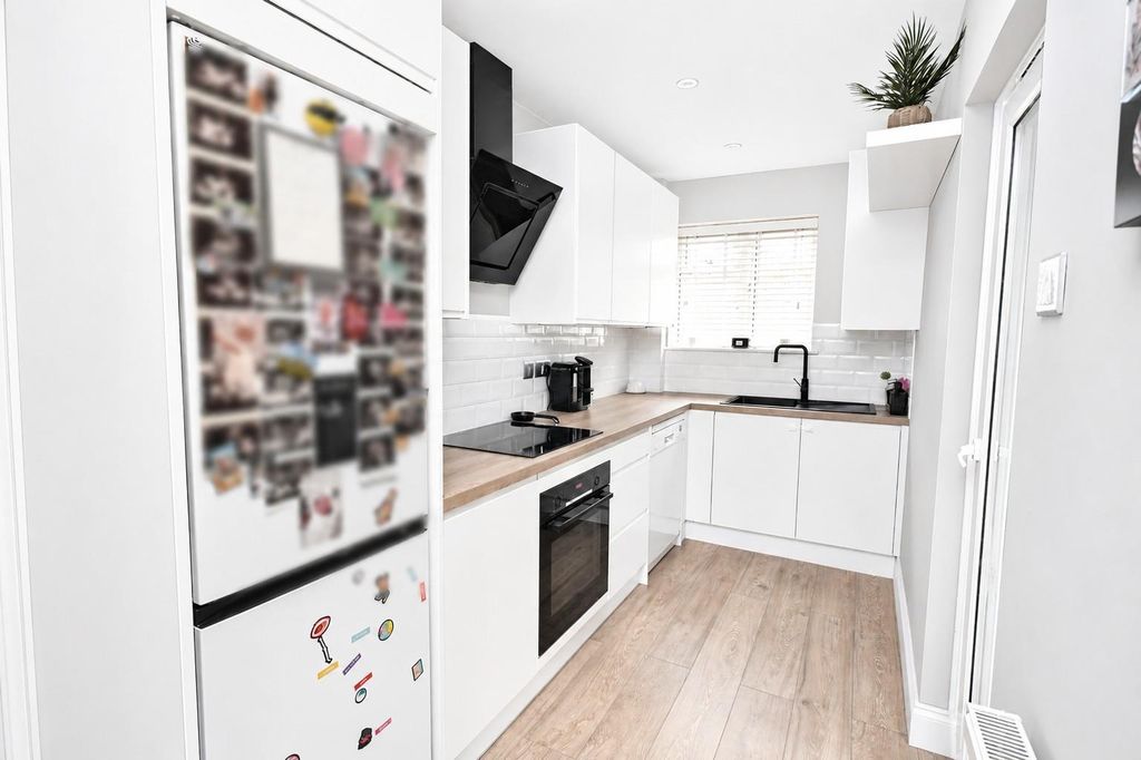 Property photo 2 of 17 Kkitchen