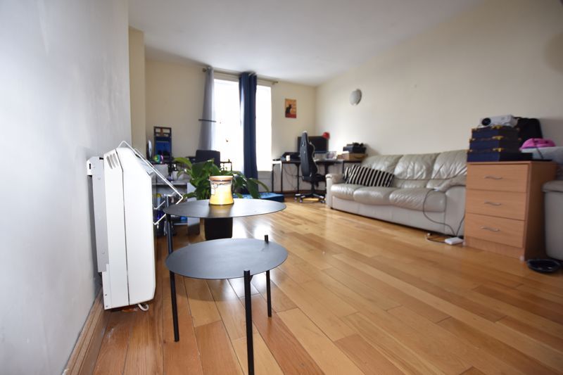 Property photo 3 of 9 Photo 8