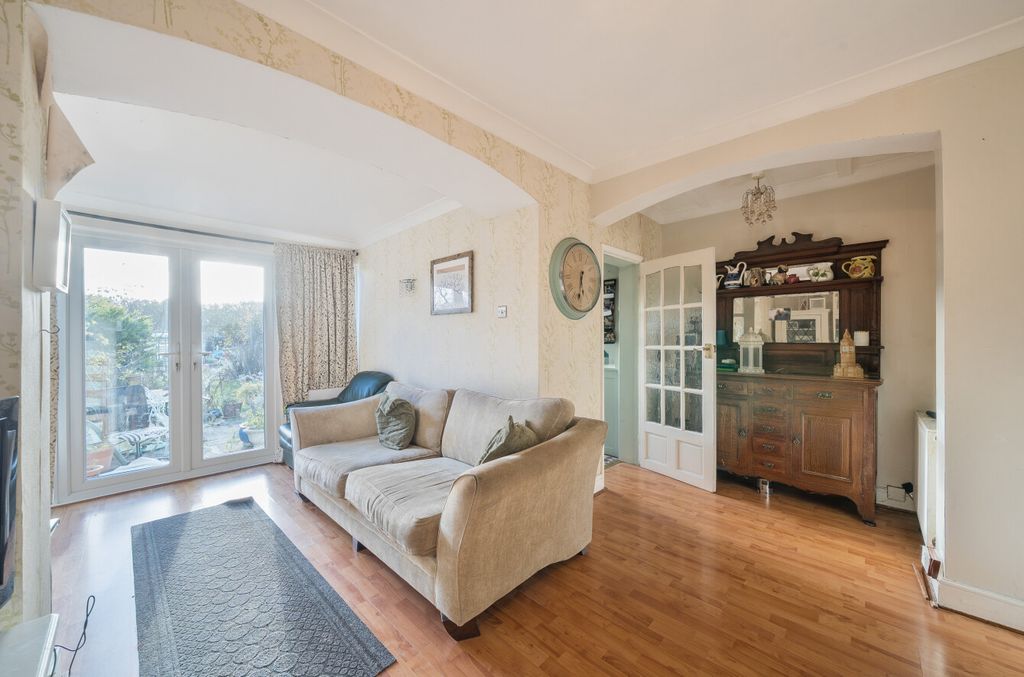 Property photo 3 of 16 1385610-4-6929Ff0...