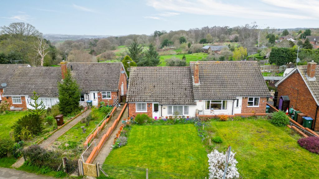 Property photo 1 of 12 Rotten Row, Great Brickhill