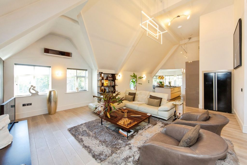Property photo 3 of 31 Pbox-Img.Jpg
